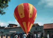 Setiap Lebaran, Tradisi Ngapungkeun Balon Raksasa Garut Jadi Magnet Wisata