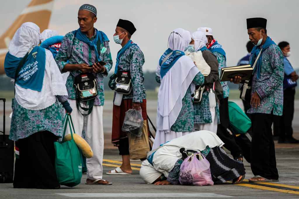 Calon jemaah haji yang akan berangkat ke tanah suci Makkah.