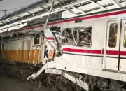 KA Agro Bromo Anggrek vs KRL di Stasiun Bekasi Timur, Tim SAR Potong Gerbong untuk Evakuasi Korban Terjepit