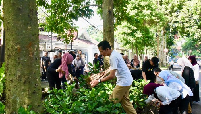 DPRD Jabar Terapkan Gerakan Indonesia ASRI, Pegawai Wajib Bersih-Bersih Dua Kali Sepekan