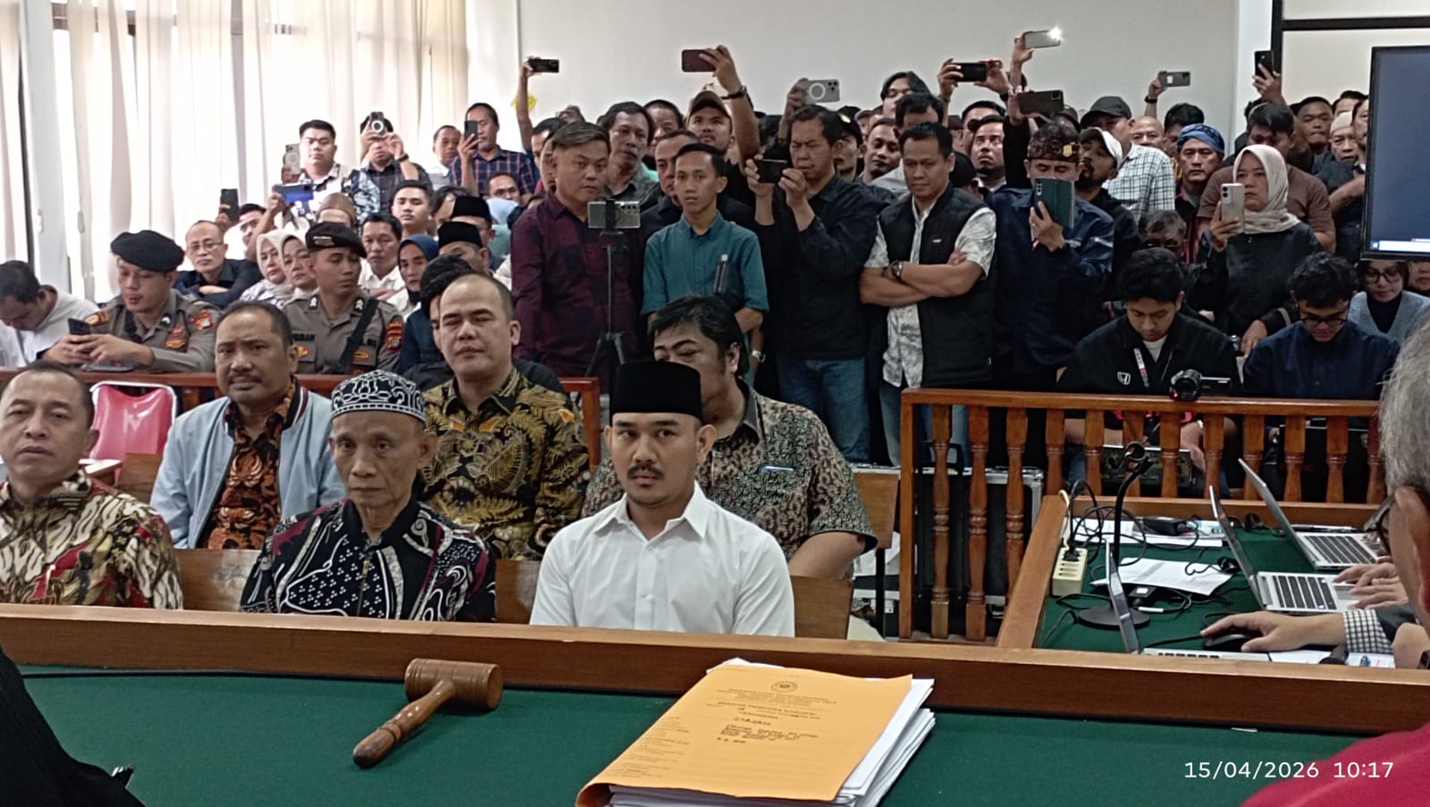 Geger! Eks Bupati Bekasi Akui Terima Rp8,5 Miliar dalam Kresek untuk Bayar Utang Politik