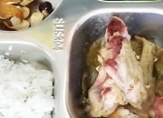 Parah! Menu MBG di Tasikmalaya: Siswa Terima Ayam Mentah Masih Berdarah
