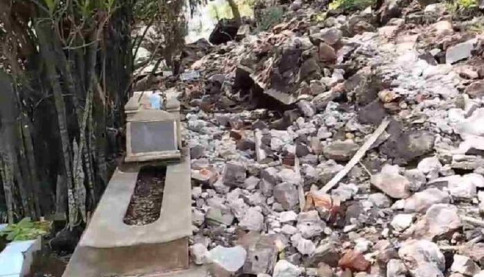 Begini Kronologi Puluhan Makam Tertimbun Longsor di TPU Dayeuh Handap Garut