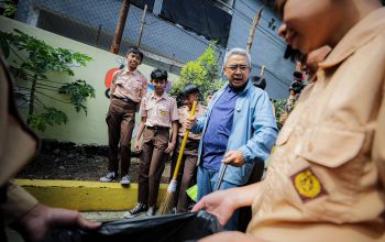 Angka Kepuasan Tembus 83,8%! Ini Perubahan Nyata Pendidikan di Bandung yang Kini Dirasakan Siswa c) Meta deskripsi:
