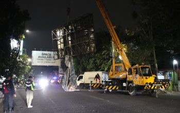 Mitigasi Lemah di Tengah Cuaca Ekstrem, Bandung Dilanda 31 Pohon Tumbang dan Ancaman Reklame Roboh