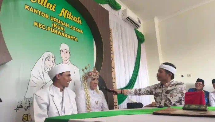 Om Zein Fasilitasi ‘Nikah Hemat’ di KUA Purwakarta, Pengantin Pulang Bawa Uang