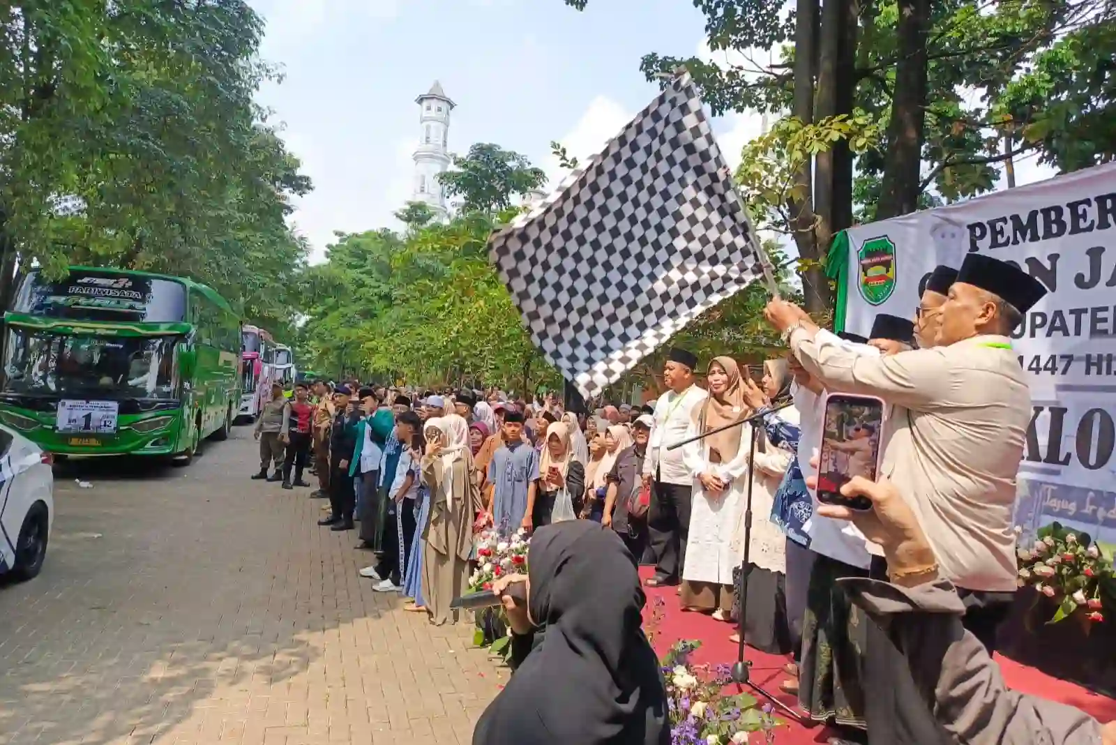 Pelepasan jemaah haji Purwakarta kloter 12 KJT tahun 2026.