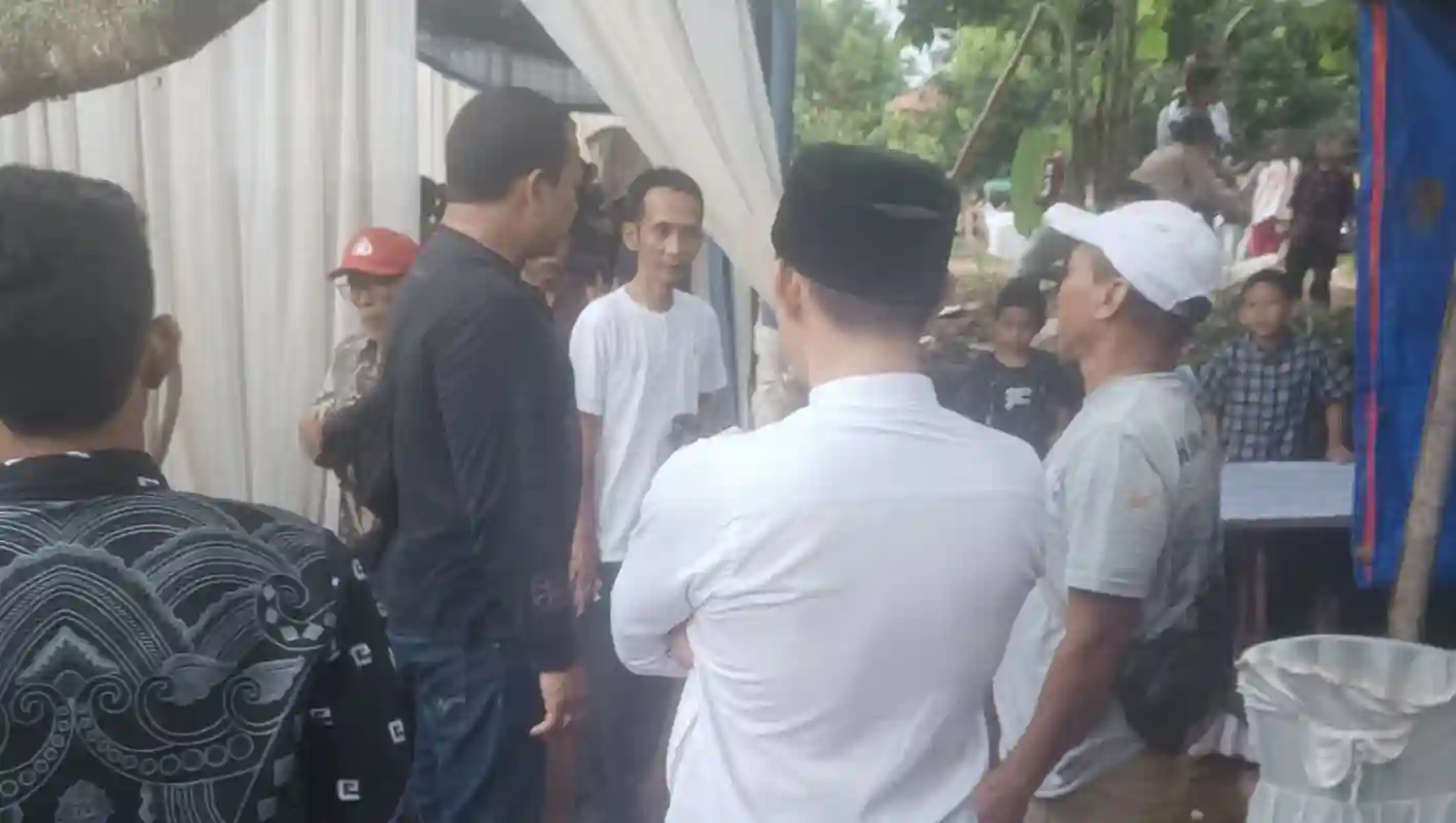 Polisi olah TKP kasus pengeroyok ayah pengantin di Purwakarta akibat tolak japrem.