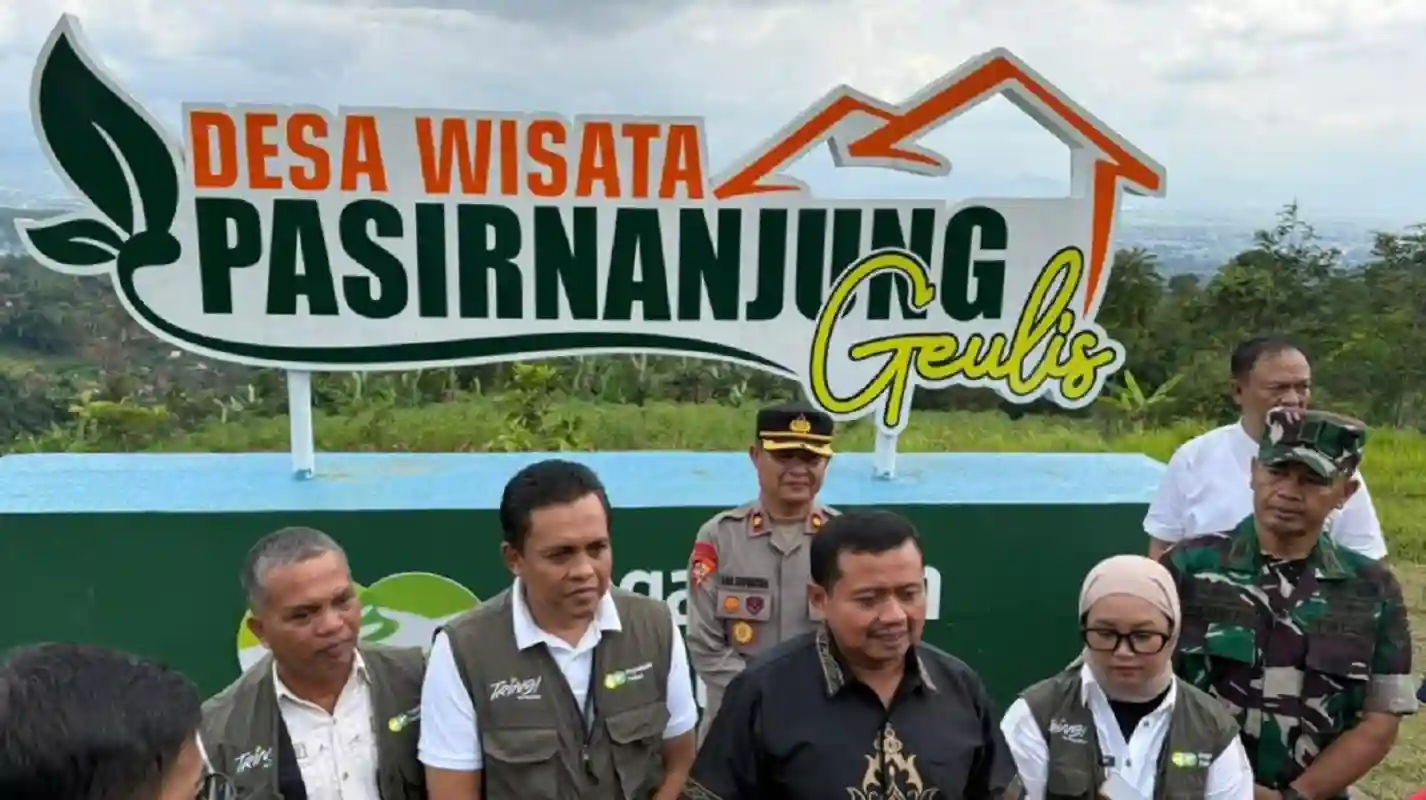 Program pemberdayaan UMKM dan wisata melalui Desa Binaan Pegadaian Jabar di Pasirnanjung Sumedang melalui program Pegadaian Peduli Desa.