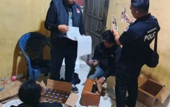 Polisi gelar razia miras di Purwakarta amankan ratusan botol oplosan cegah kejahatan.