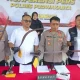 Polisi Purwakarta amankan senjata tajam hasil tawuran pelajar untuk konten medsos.