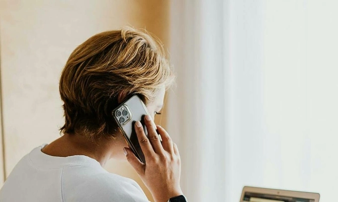 Bahaya modus penipuan call hening dan risiko suara direkam saat angkat telepon misterius.