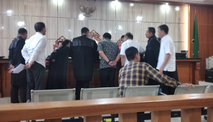 Hakim Mengamuk! Anggota DPRD Cirebon Terancam Masuk Sel Usai Berbelit di Sidang Korupsi