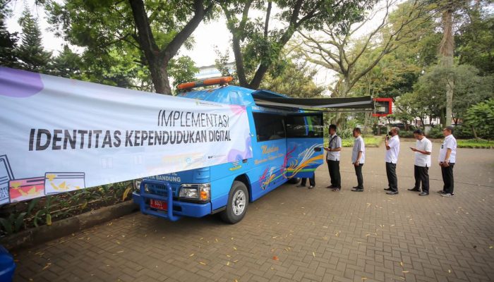 Warga Bandung Tak Perlu Fotokopi KTP Lagi! Ini Cara IKD Ringkas Birokrasi dalam Sekejap