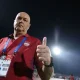Pelatih Persib Bojan Hodak tampak tegang di pinggir lapangan Stadion Sumpah Pemuda.