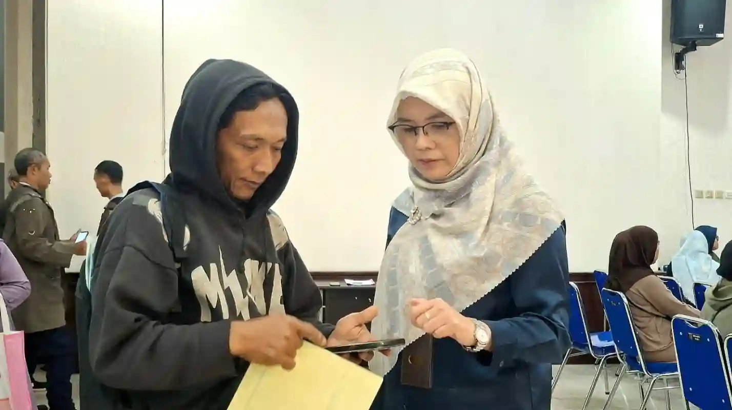 Kepala Kanwil BPJS Ketenagakerjaan Jawa Barat Kunto Wibowo saat sosialisasi diskon iuran 50 persen bagi pekerja informal 2026