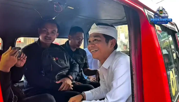 Rebo Ngumum, Om Zein dan ASN Purwakarta Ngantor Naik Angkot