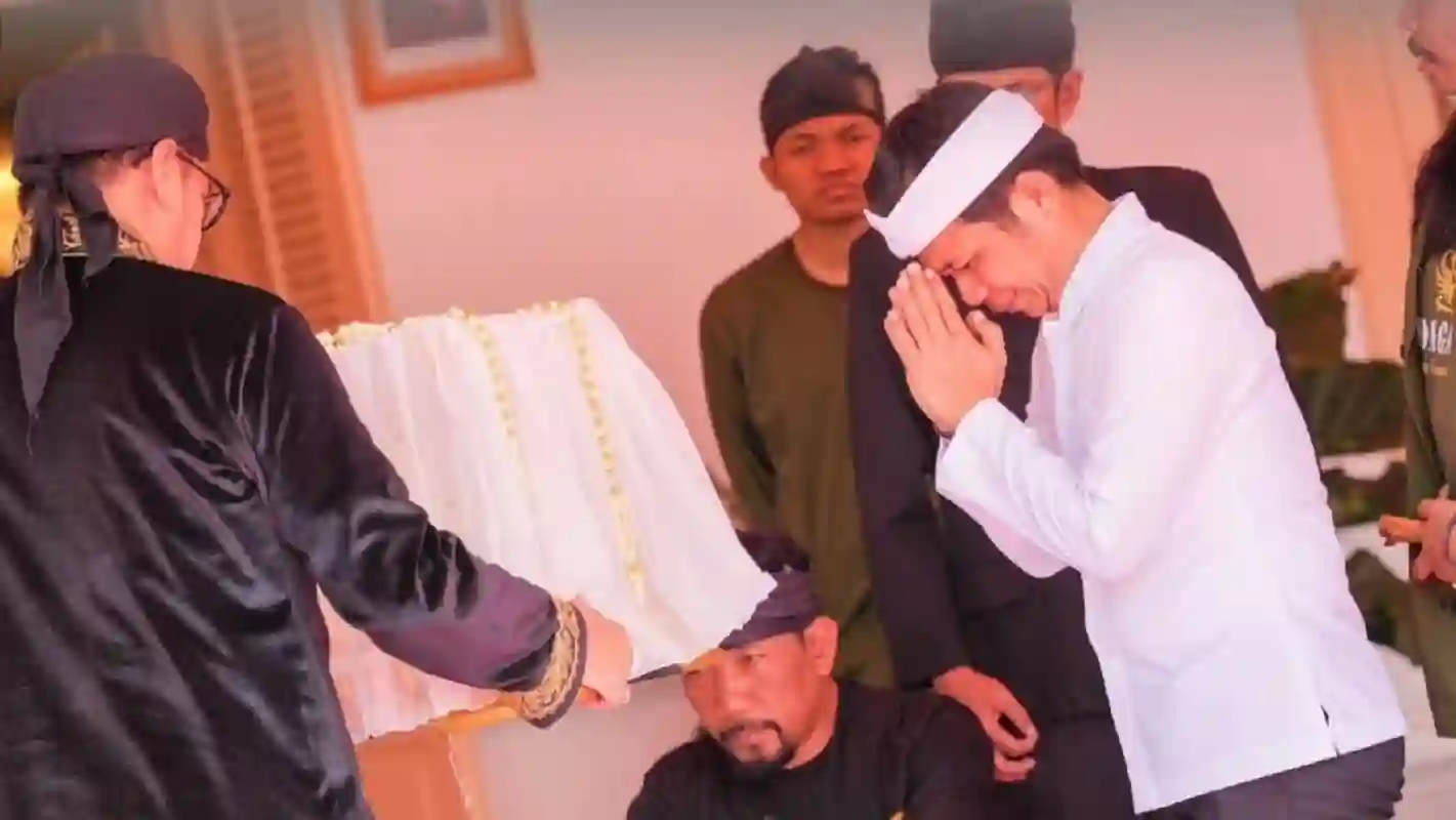 Bupati Purwakarta Om Zein melepas Mahkota Binokasih Kirab Tatar Sunda 2026