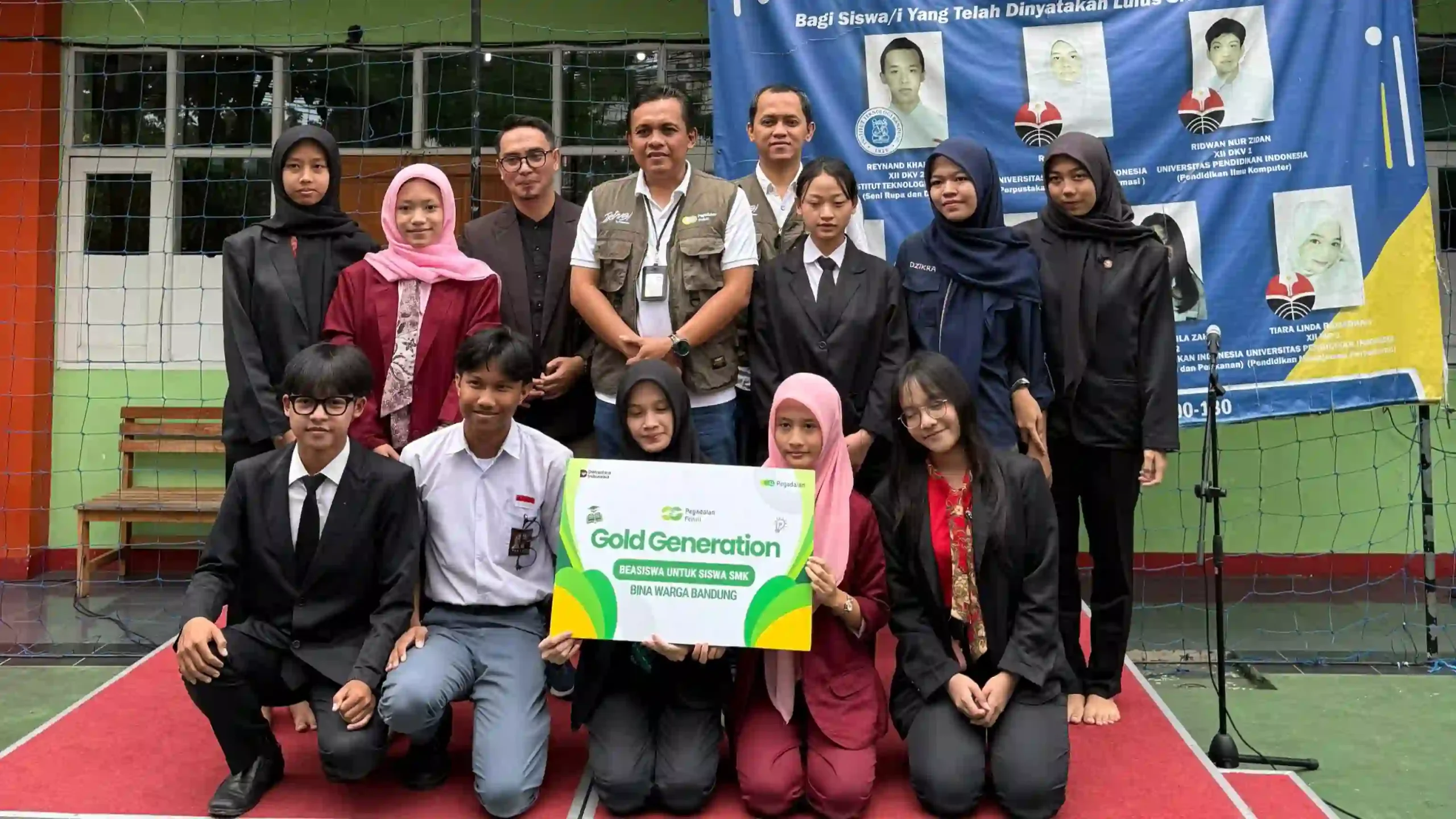 Penyerahan beasiswa Gold Generation Pegadaian Jabar kepada siswa SMK Bina Warga Bandung 2026