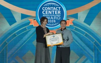 Rinny Amelia Hadjoh menerima Top CX Brand Award 2026 kategori Multifinance Call Center