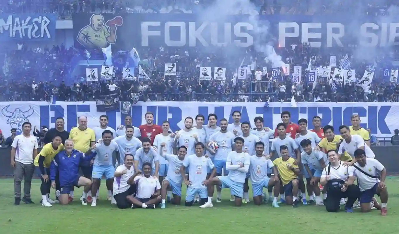 Ribuan Bobotoh Persib penuhi GBLA jelang lawan Persija