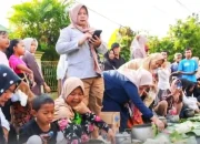 Baru Diperbaiki, Jalan di Desa Pasanggrahan Purwakarta Malah Dipenuhi Daun Pisang